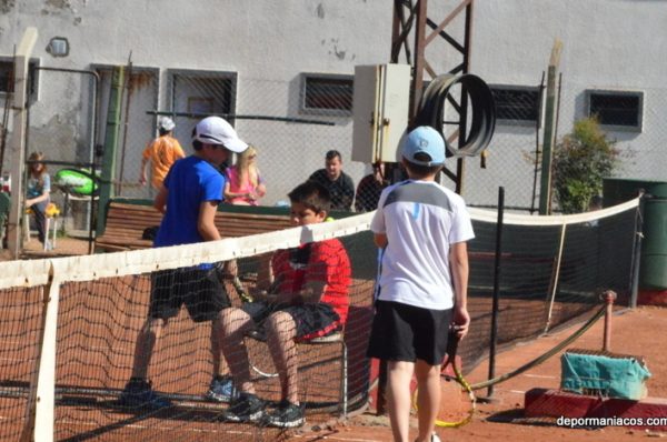 Encuentro de Minitenis y Torneo con triunfos de castenses en Pico