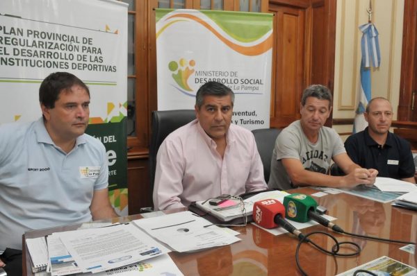 La Selección Argentina juvenil de atletismo de deporte adaptado llega a Santa Rosa