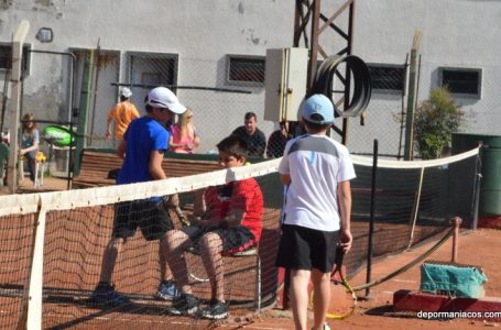 Encuentro de Minitenis y Torneo con triunfos de castenses en Pico