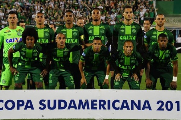 TRAGEDIA EN EL FÚTBOL // Cayó avión en el que viajaba el plantel de Chapecoense: Al menos 76 muertos