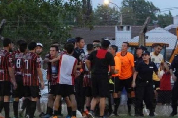 ¿Se juega el superclásico?: Convocan a paro del Fútbol de AFA por agresión a árbitro en Federal B