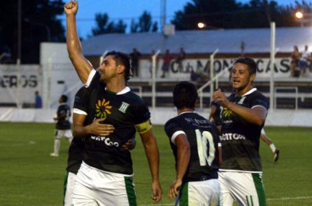 Interminable… Con 44 años, el Bichi Fuertes hizo un gol en el Federal C