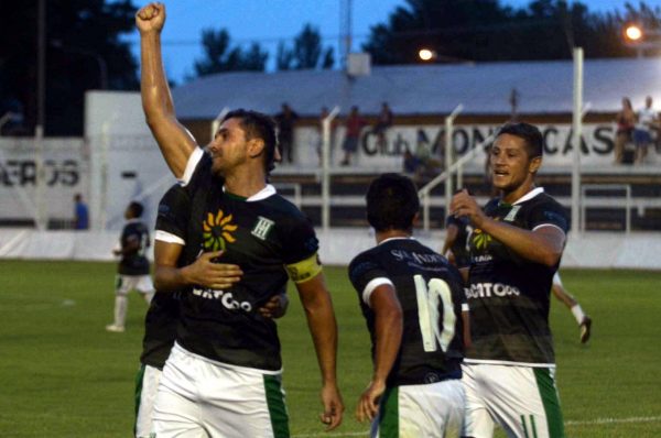 Interminable… Con 44 años, el Bichi Fuertes hizo un gol en el Federal C