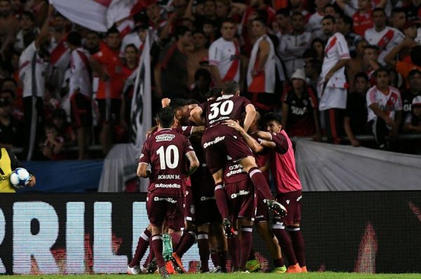 Lanús derrotó a River y es el CAMPEÓN de la Supercopa Argentina