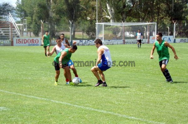 Clásico amistoso con victoria de Racing en el Próspero Jáñez