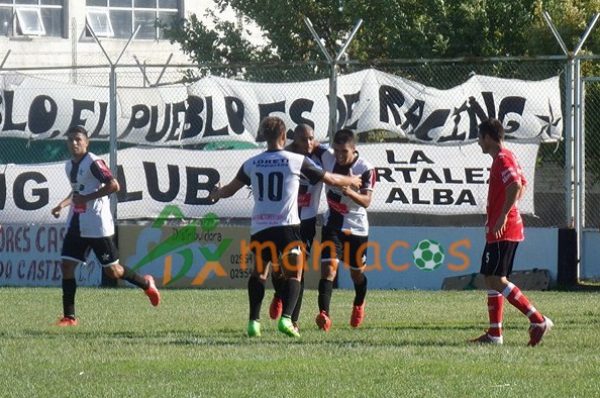 Eizaga, el goleador: «Soy hincha de Racing… contento de vestir esta camiseta y por el presente»