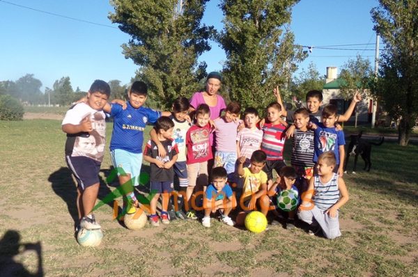 La Escuela Municipal de Fútbol de Castex dio inicio a las actividades pensando en la temporada 2017