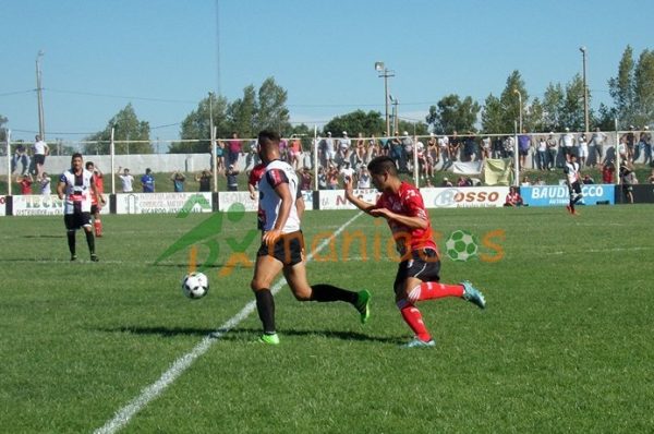Racing ganó en Doblas y aseguró su primer puesto en el grupo