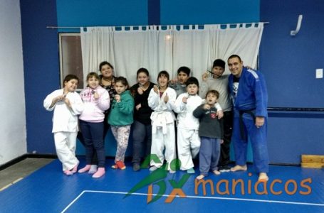 La Escuela de Judo de Estudiantil en un Encuentro de Mini en Santa Rosa