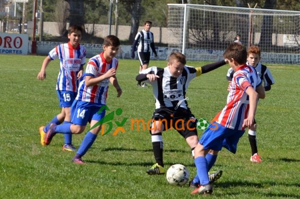 INFERIORES // Estudiantil cayó de visitante en séptima por ida de los Cuartos