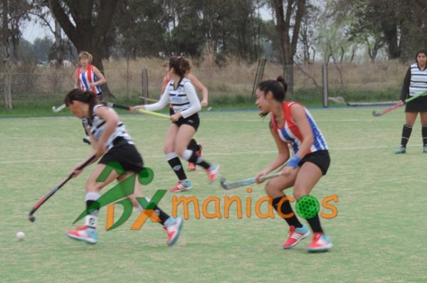HOCKEY // Victoria de Estudiantil como local