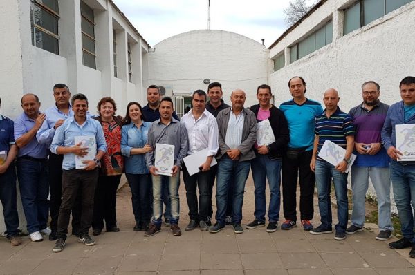 Se entregaron aportes y se firmó un convenio de colaboración con clubes pampeanos