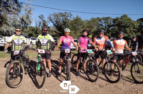 MTB en parejas: participación y podio castense