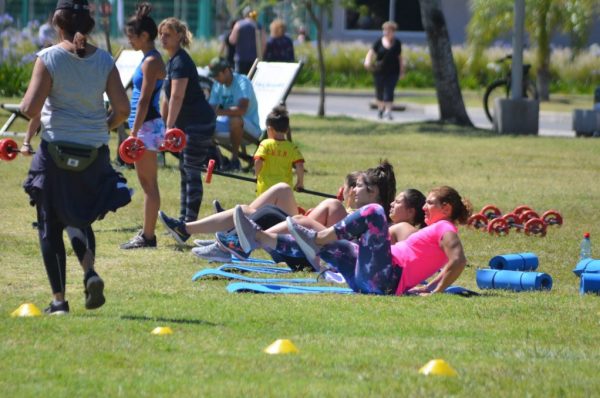 Se prohíben las actividades sociales en espacios públicos