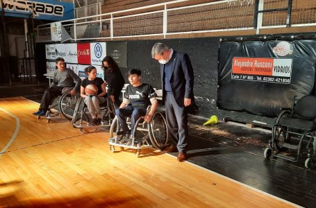 Entregan sillas de ruedas para el Básquet Adaptado