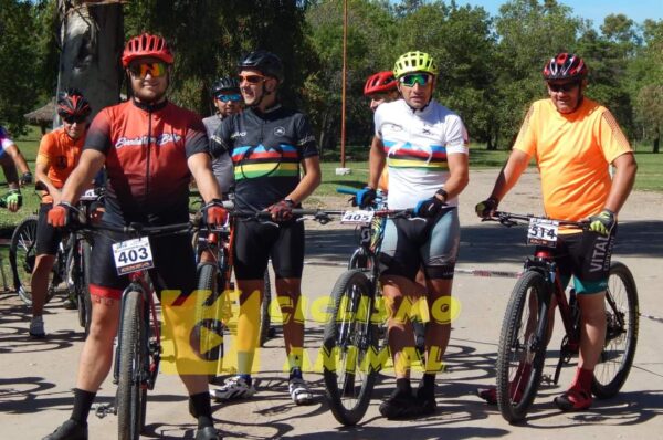 Una nueva fecha de Mountain Bike en Larroude con castenses en podios