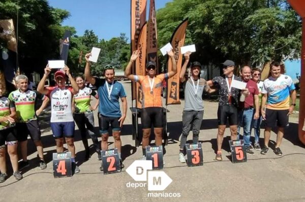 Castenses participaron de la «Carrera por los viñedos» de Pichi Huinca