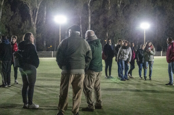 Se hizo la luz: Estudiantil inauguró la iluminación led del campo de juego del hockey