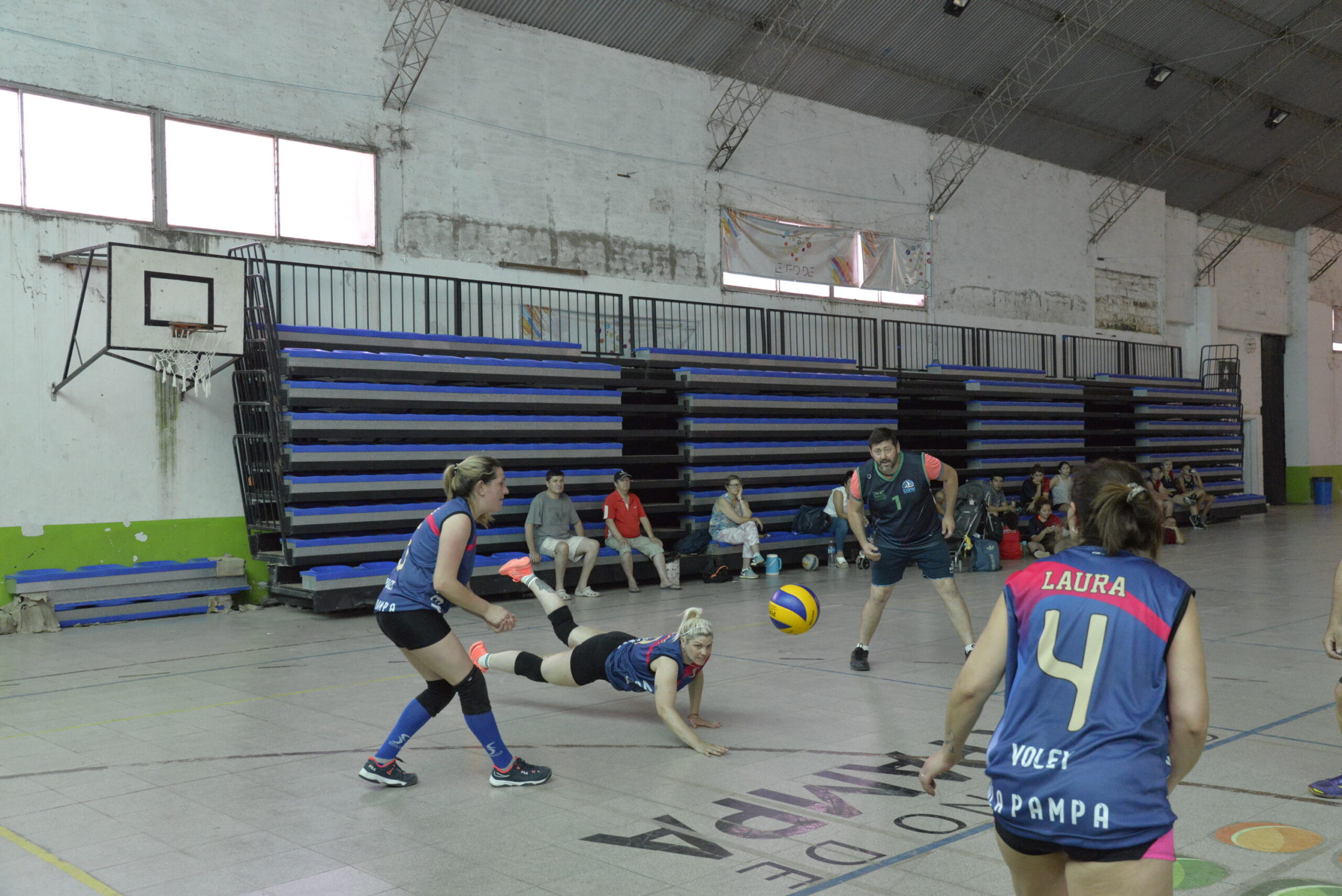 Olimpíadas Públicas: el tenis y el vóley mixto coronó campeones y campeonas