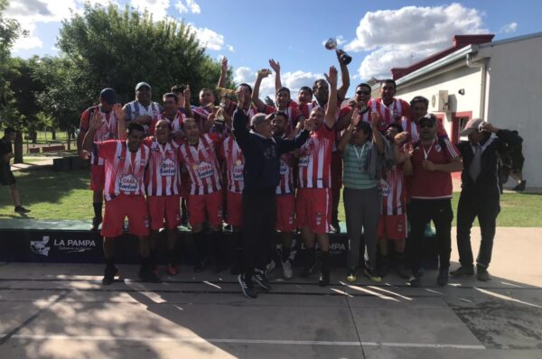Fútbol Senior: Veteranos de Santa Isabel, campeón en Master