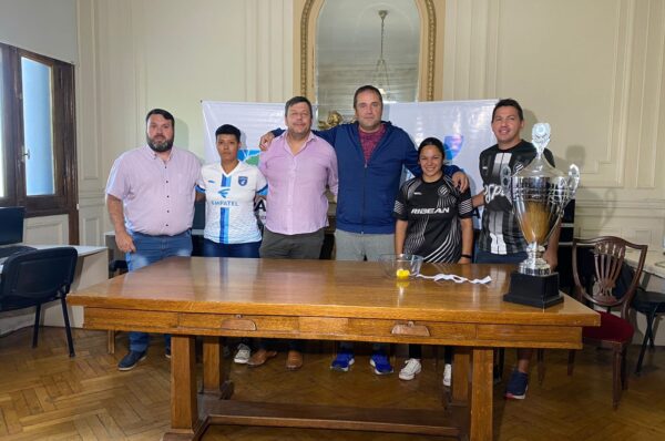 Fútbol femenino: la final comienza en Santa Rosa