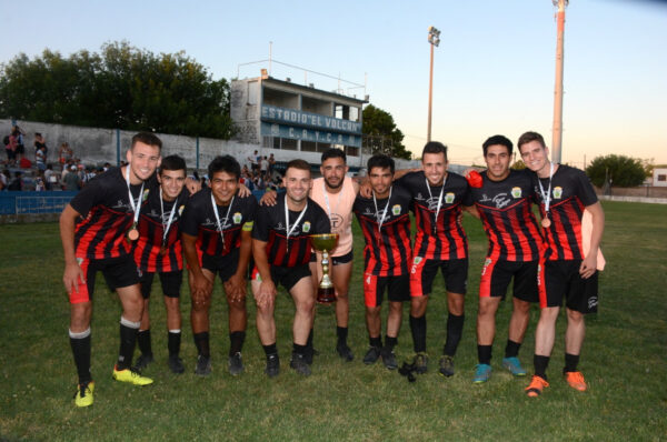 Metileo, campeón del Extra en la Liga Municipal de Fútbol