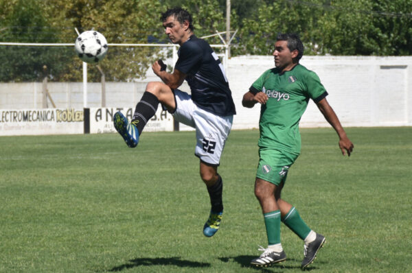Veteranos: La categoría Maxi Senior del albo superó a Ferro Carril Oeste de General Pico