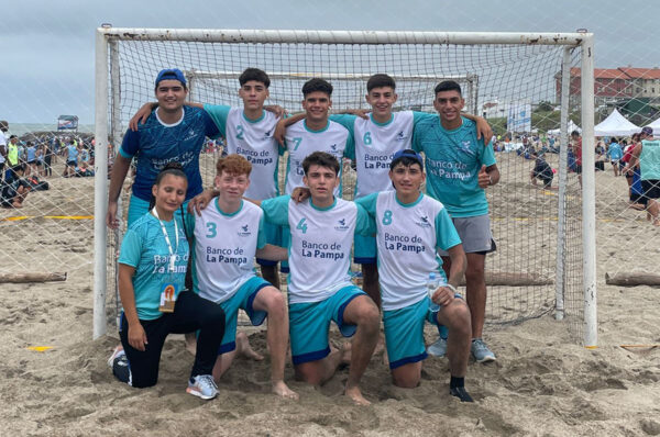 Victorias del handball, vóley y fútbol en Chapadmalal