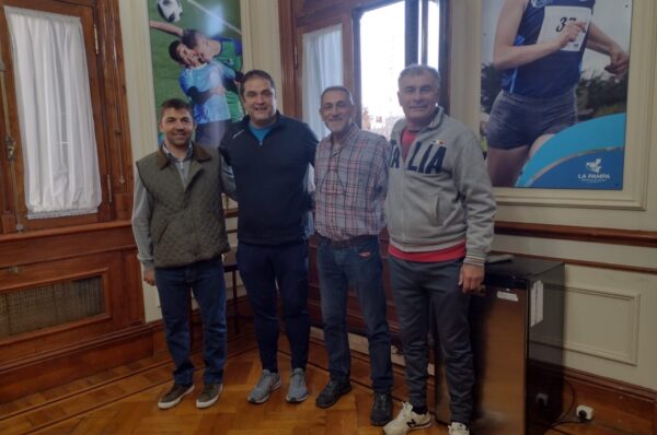 Deportes: acuerdan trabajo en conjunto con la Liga Cultural de Fútbol