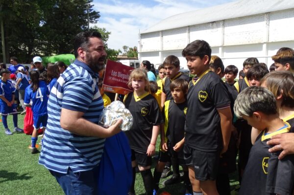 El fútbol infantil barrial tiene su espacio en Santa Rosa