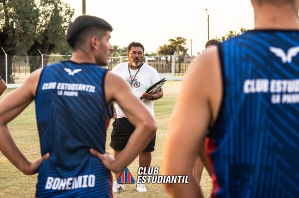 Palacios dejó de ser el DT de Estudiantil