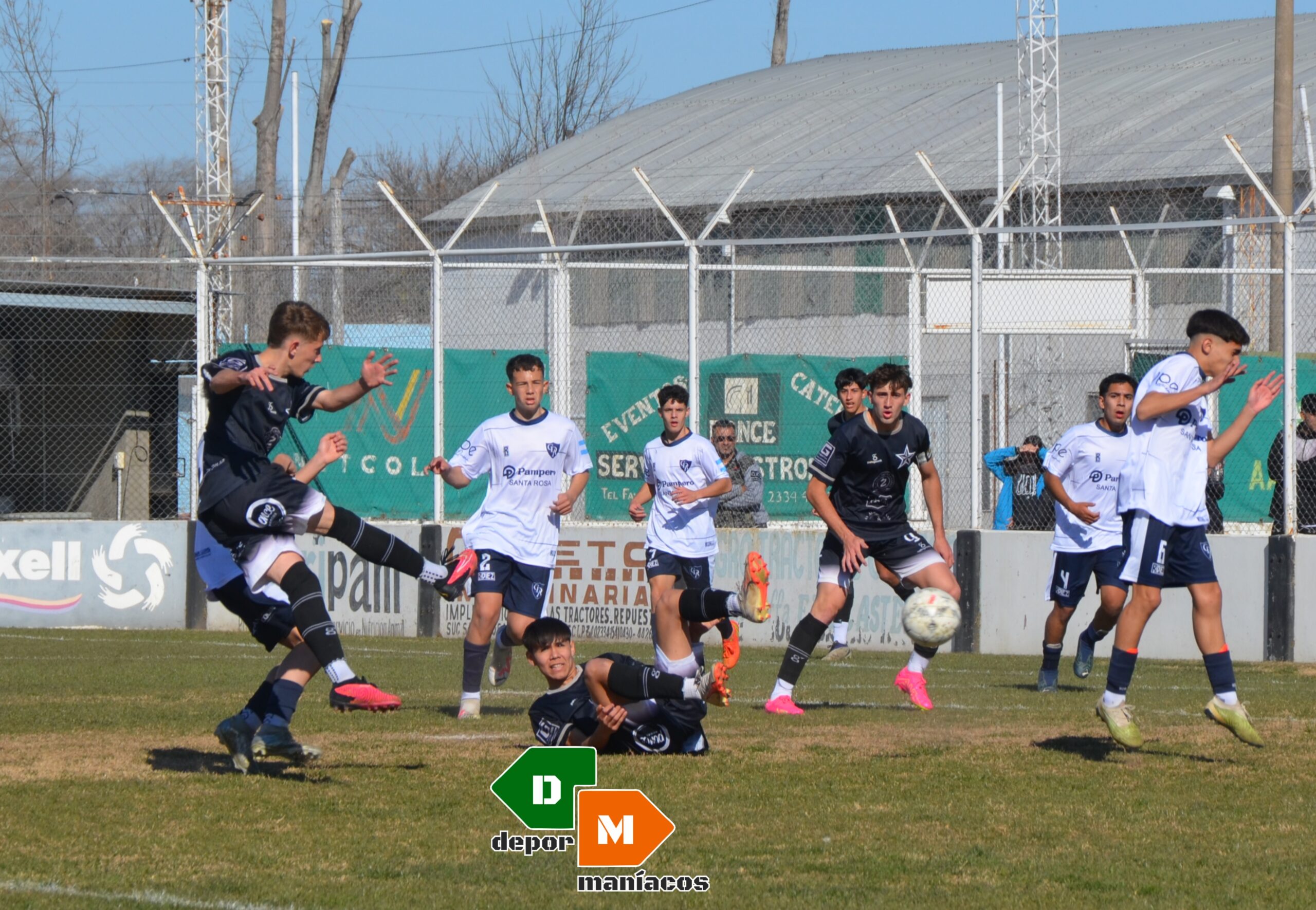 Racing goleó y es único líder del Preliminar